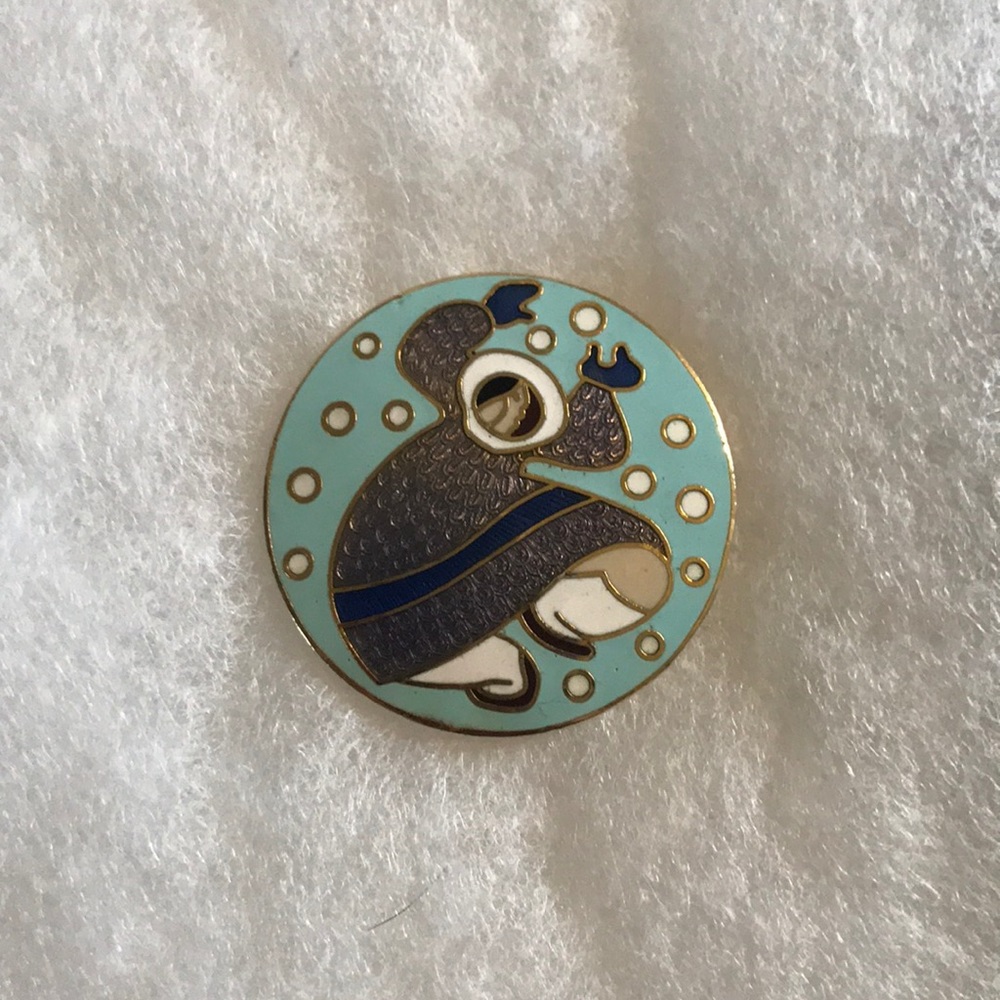 ❄️ Collectible Barbara Lavellee Alaskan Pin 💠